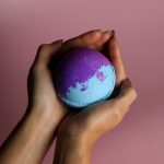 Jumbo Bath Bomb - Amethyst Creed - 180g Pasitikintis. Drąsus. Sukurtas įspūdžiui. - Image 2